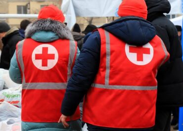 Capacitación gratuita para profesionales de la salud que enfrentan riesgos en zonas de conflicto