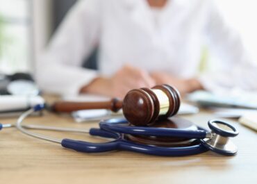 Cambios clave en la protección frente a errores en salud: conoce las nuevas reglas y topes de indemnización.